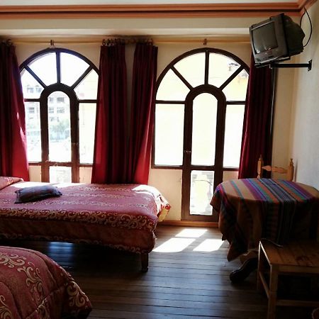 Hotel Las Kantutas コパカバーナ エクステリア 写真