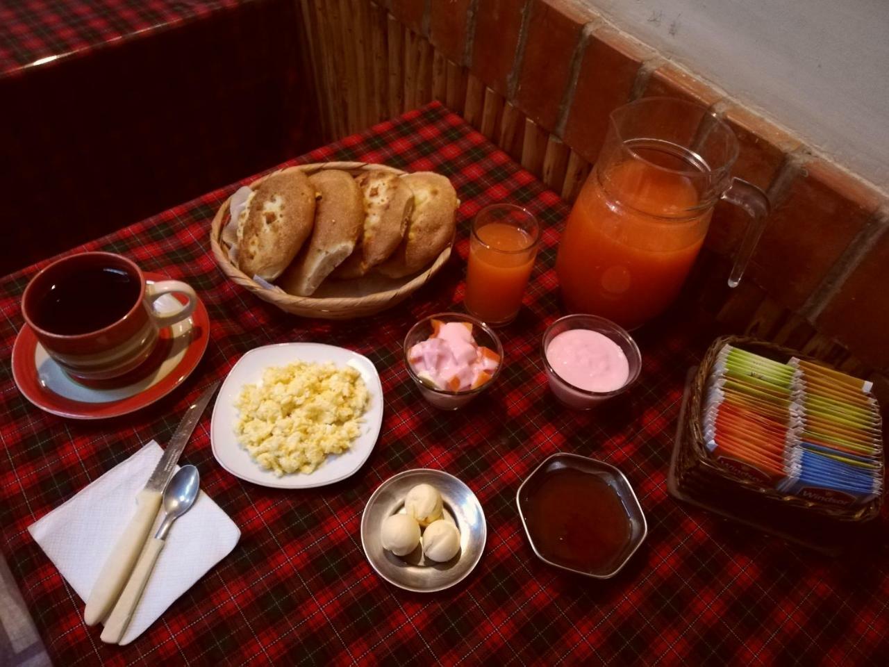 Hotel Las Kantutas コパカバーナ エクステリア 写真